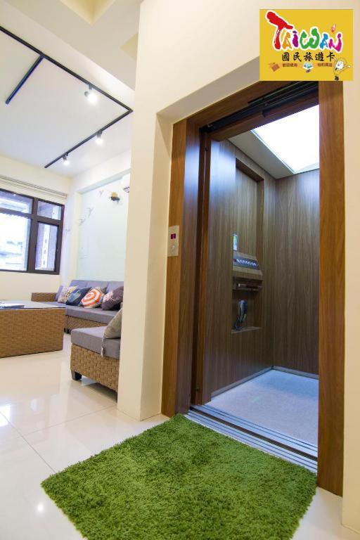 羅東木村電梯民宿: Cloud Comfort with Free Laundry & Starbucks Coffee Luodong Exterior photo
