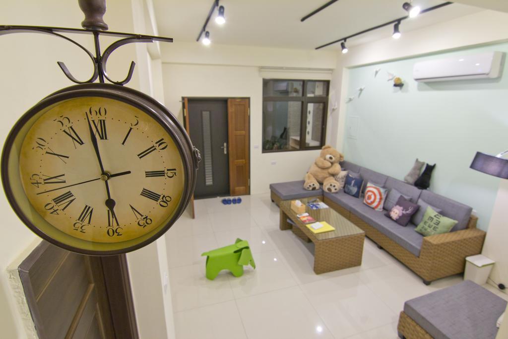 羅東木村電梯民宿: Cloud Comfort with Free Laundry & Starbucks Coffee Luodong Exterior photo