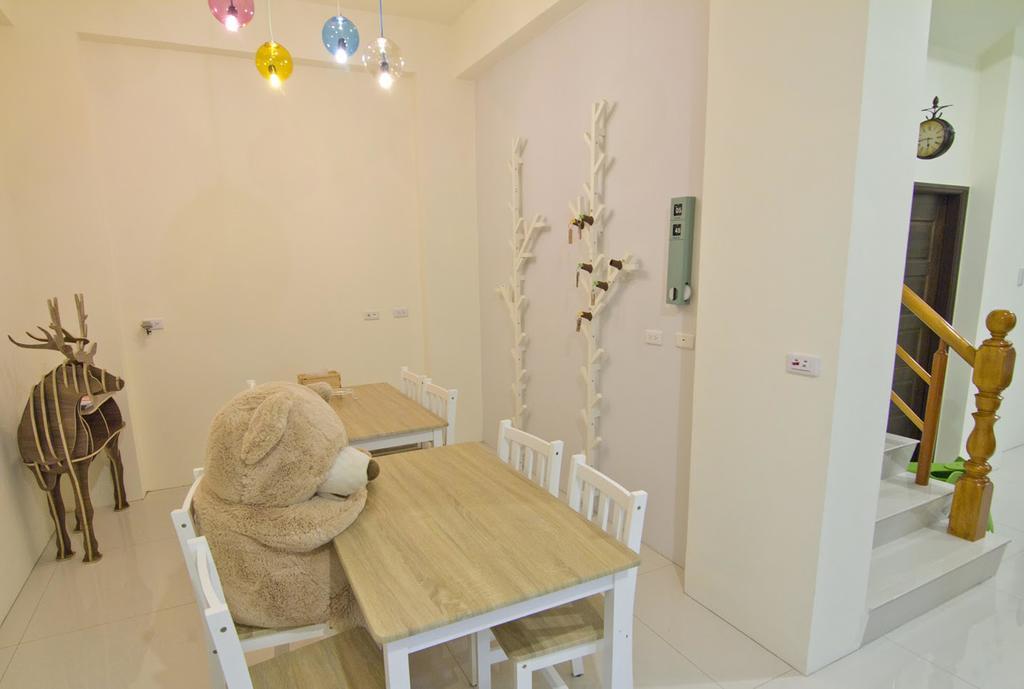羅東木村電梯民宿: Cloud Comfort with Free Laundry & Starbucks Coffee Luodong Exterior photo