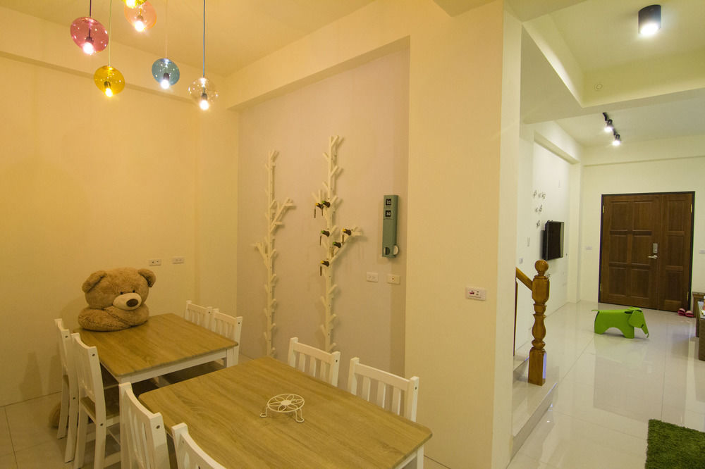 羅東木村電梯民宿: Cloud Comfort with Free Laundry & Starbucks Coffee Luodong Exterior photo