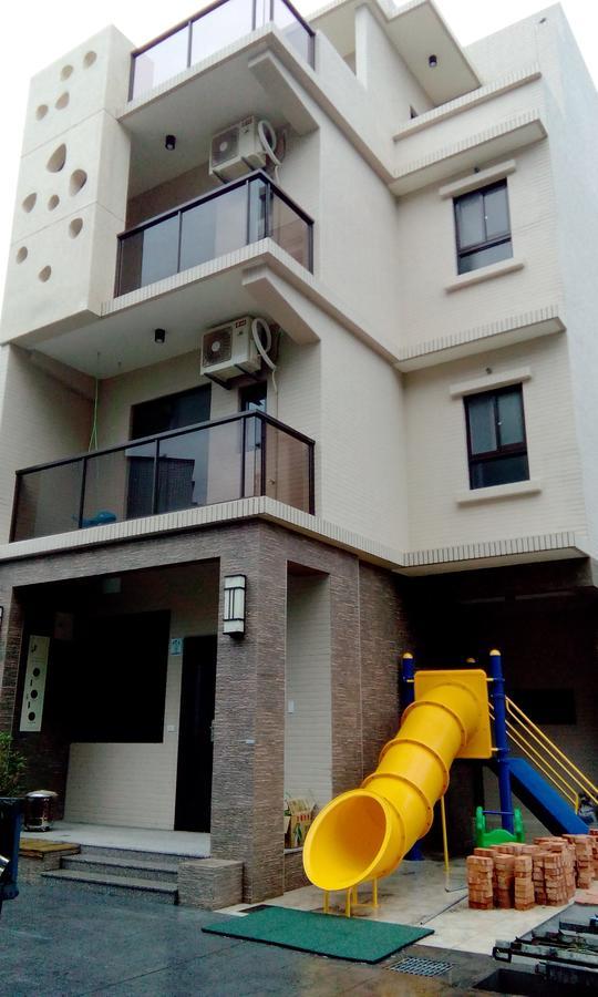 羅東木村電梯民宿: Cloud Comfort with Free Laundry & Starbucks Coffee Luodong Exterior photo