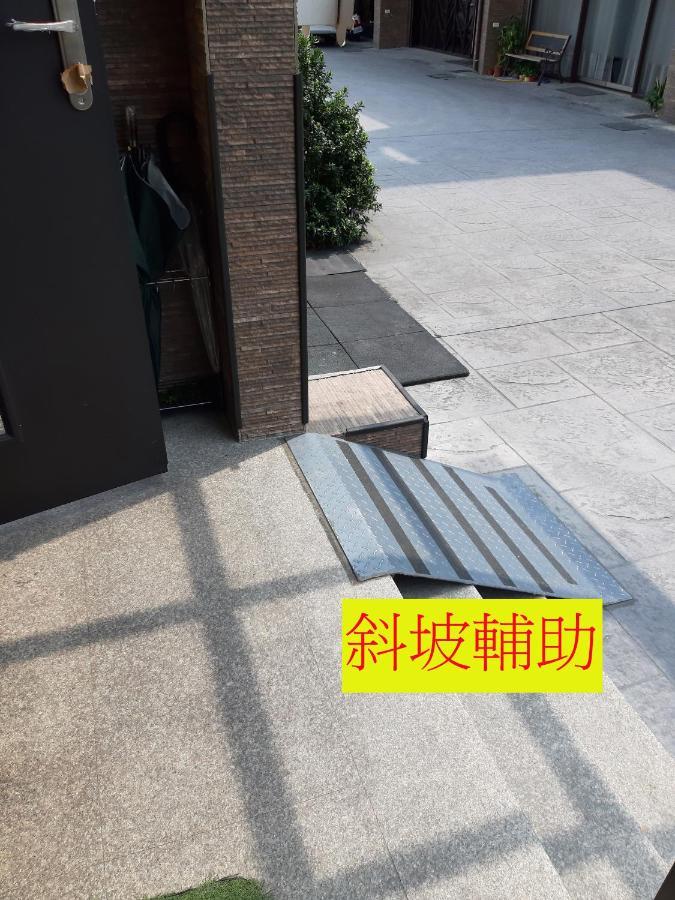 羅東木村電梯民宿: Cloud Comfort with Free Laundry & Starbucks Coffee Luodong Exterior photo